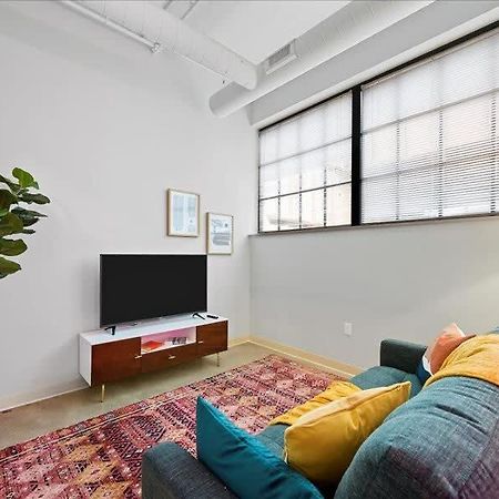 Cozysuites Roomy 1Br, Downtown Питсбърг Екстериор снимка