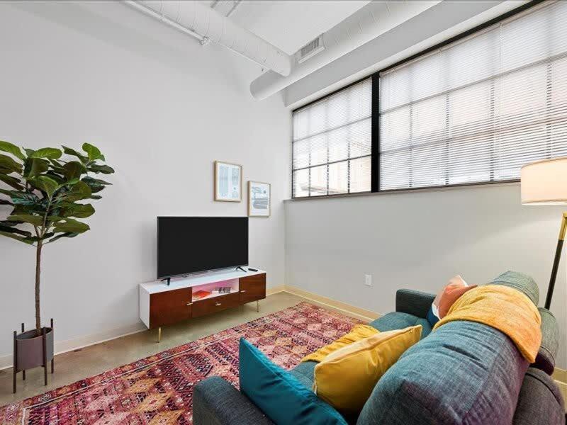 Cozysuites Roomy 1Br, Downtown Питсбърг Екстериор снимка