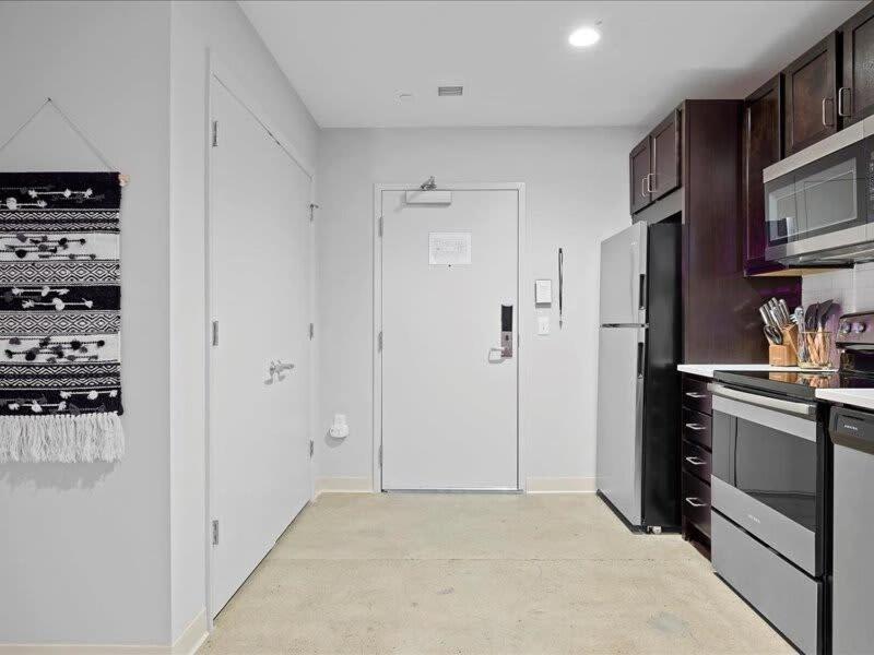Cozysuites Roomy 1Br, Downtown Питсбърг Екстериор снимка
