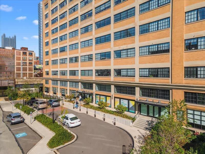 Cozysuites Roomy 1Br, Downtown Питсбърг Екстериор снимка