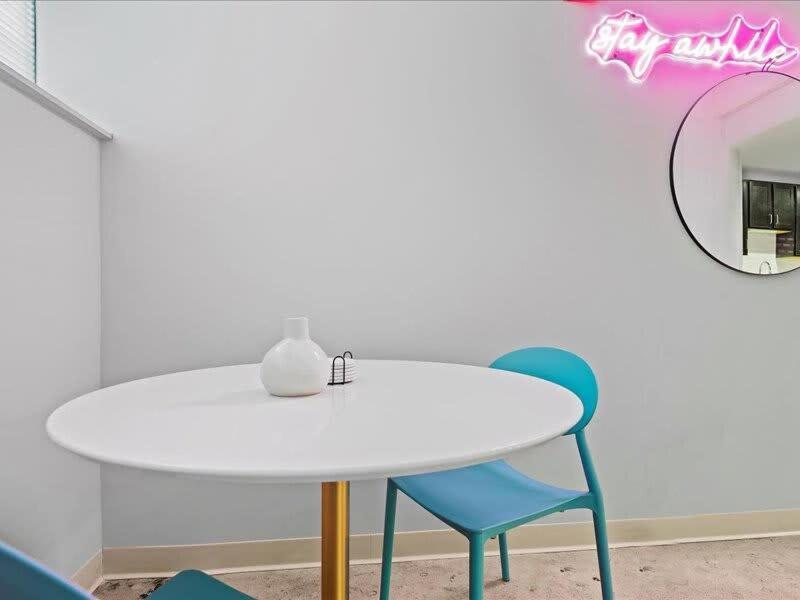 Cozysuites Roomy 1Br, Downtown Питсбърг Екстериор снимка